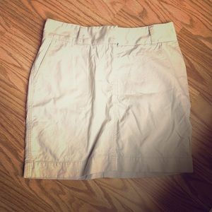 Vineyard Vines Khaki Skirt. Size 4 needs ironing